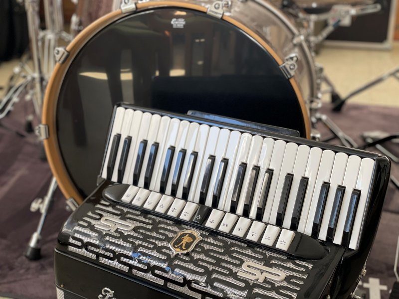 Percussion meets accordion